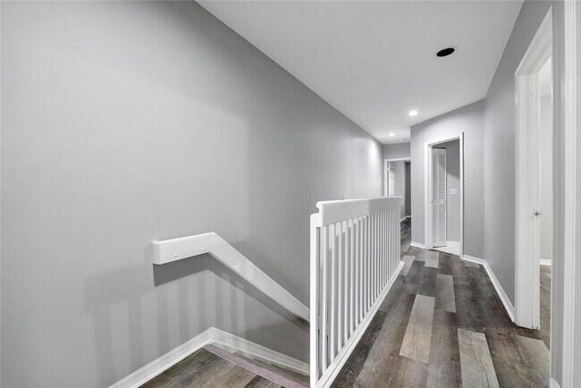 Building Photo - 9664 Royal Palm Blvd