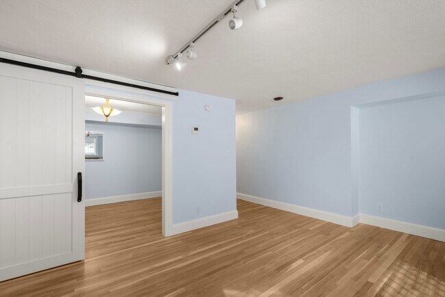 Building Photo - 242 Beacon St