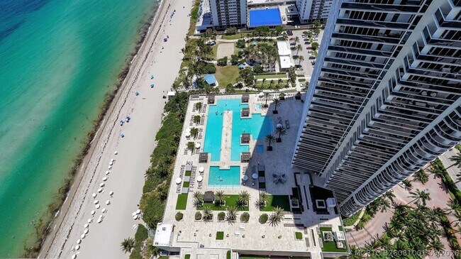 Building Photo - 1830 S Ocean Dr