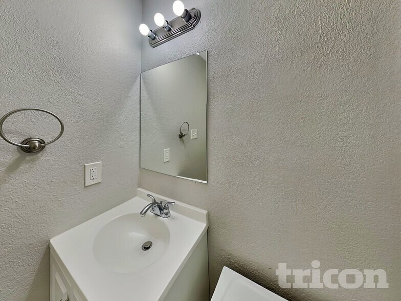 Building Photo - 5506 Lordsburg Trail