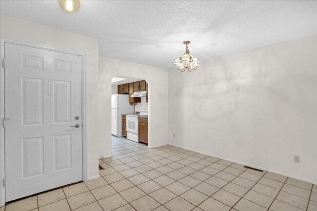 Building Photo - Cute 2 Bedroom 2.5 Bath Townhome in Cherry Creek Schools, 2 Reserved Parking Spots, Great Locatio...