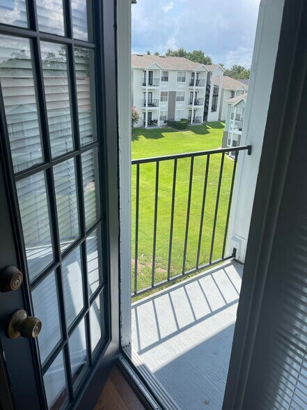 Building Photo - 2550 N Alafaya Trl