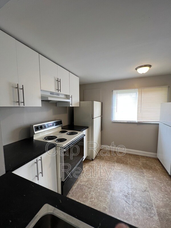 Building Photo - 3632 Cushing Dr