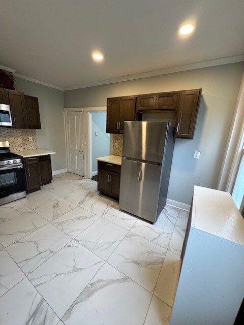 Building Photo - 83 Park Ave