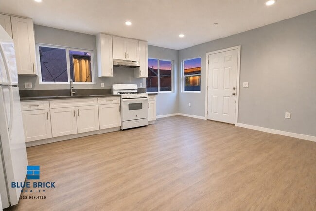 Building Photo - 1242 W 93rd St