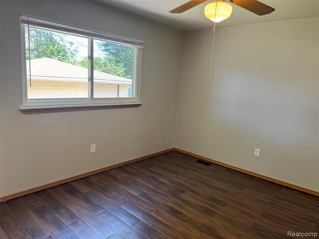 Building Photo - 24755 Trombley St