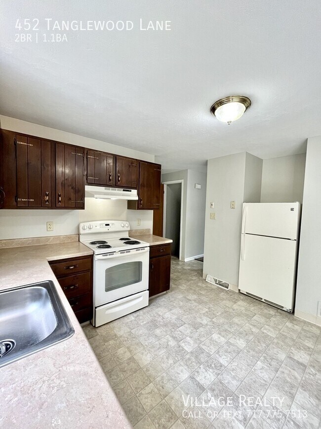 Building Photo - 452 Tanglewood Ln