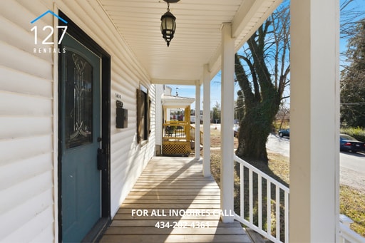 Building Photo - Single Family home w/ 3Beds & 1Full Bath