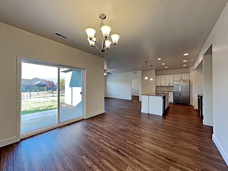 Building Photo - 400 E Sicily Dr