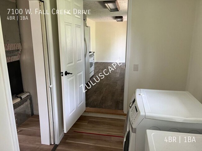 Building Photo - 7100 W Fall Creek Dr