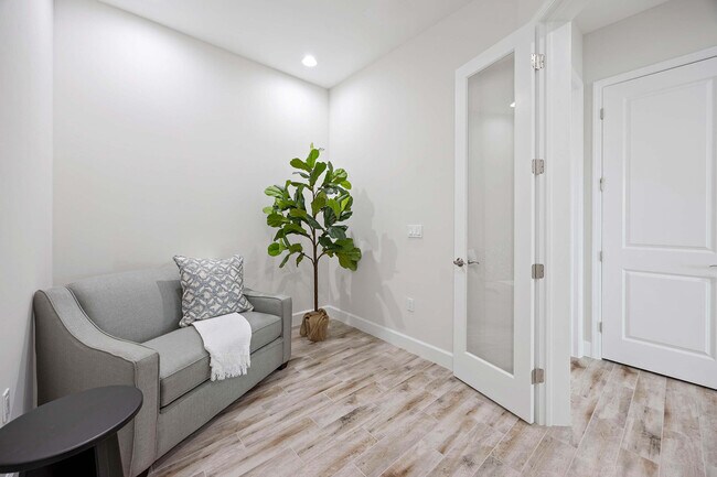 Building Photo - 7018 Saona CT