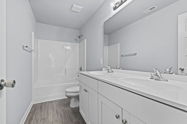 Building Photo - 132 Buckhorn Ave