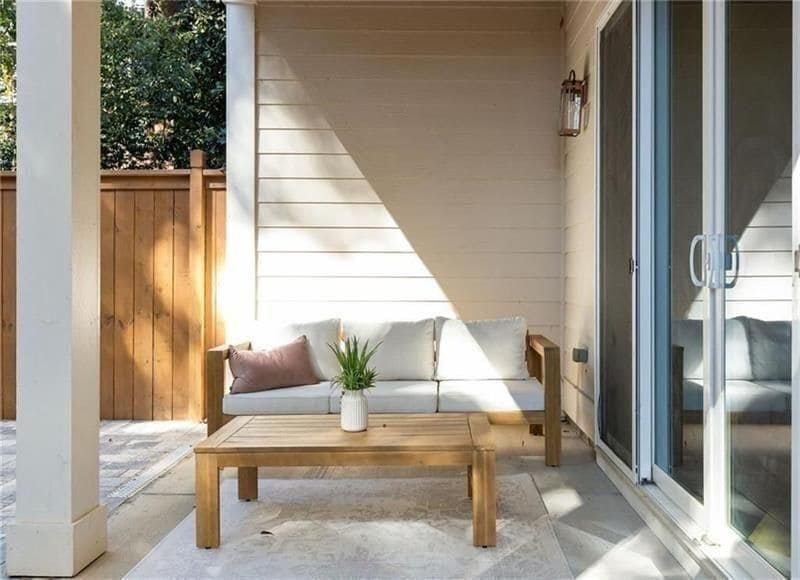 Building Photo - 722 Lakeview Ave NE