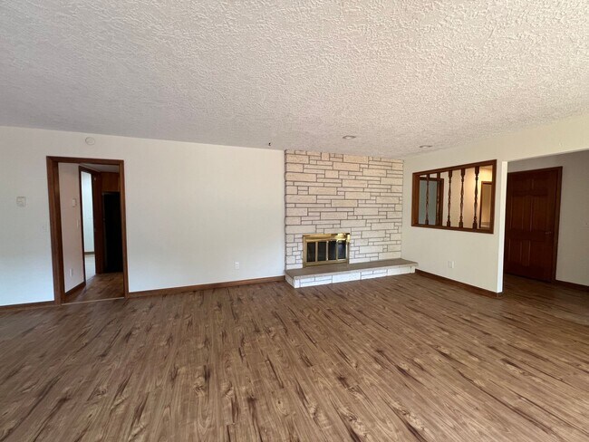 Building Photo - 5005 Eureka Way