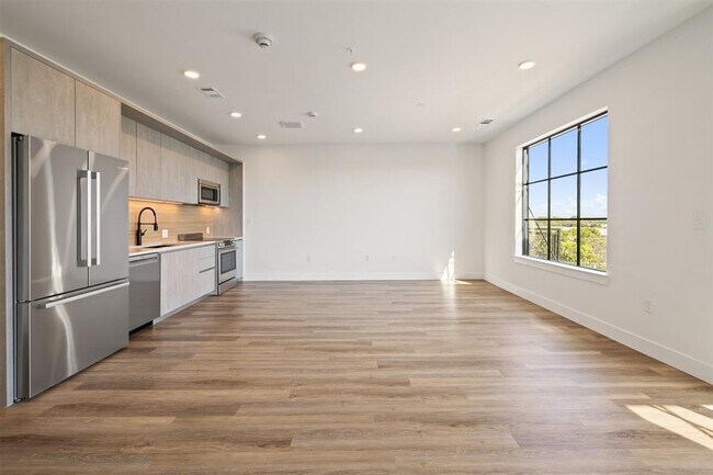 Building Photo - 4315 S Congress Ave