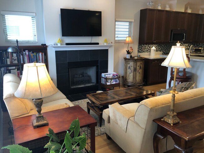 Family Room - 1604 W Edgewater Ave