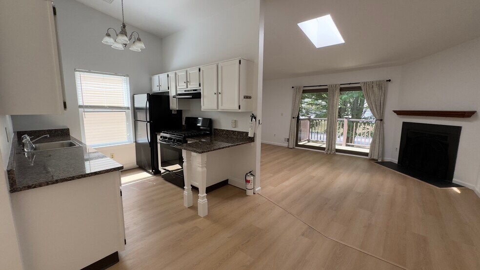 Open floor plan - 1714 Spruce Hills Dr