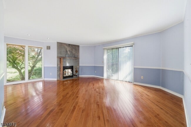 Building Photo - 15 Delbarton Ct