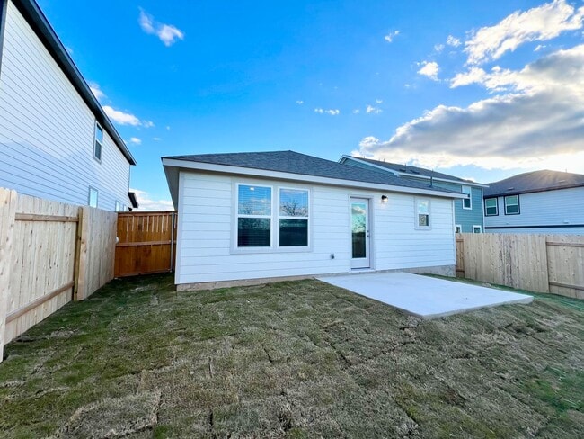 Building Photo - ~Move In Special~ 3 bedroom, 2 bath home for lease