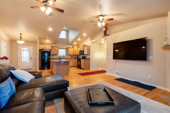 Building Photo - Great 3-Bedroom 2-Bathroom Home with Space in Cheyenne