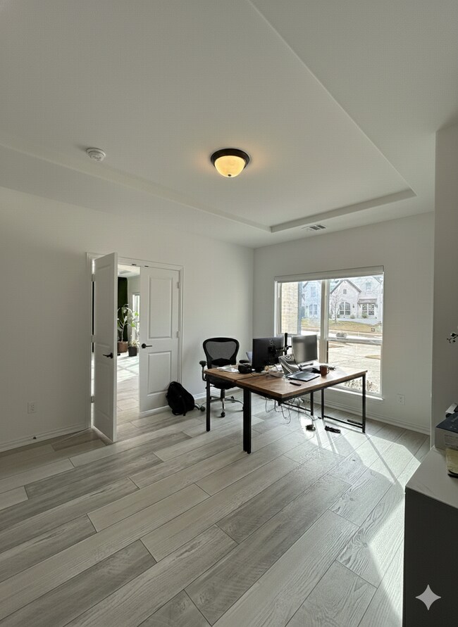 Building Photo - 2832 Fountain Park Dr