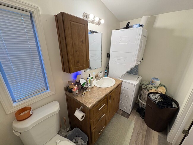 Building Photo - 910 Cedar Village Ln