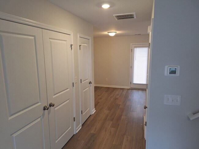 Building Photo - MOVE IN SPECIAL!!! Fabulous New Townhouse in Columbia SC!