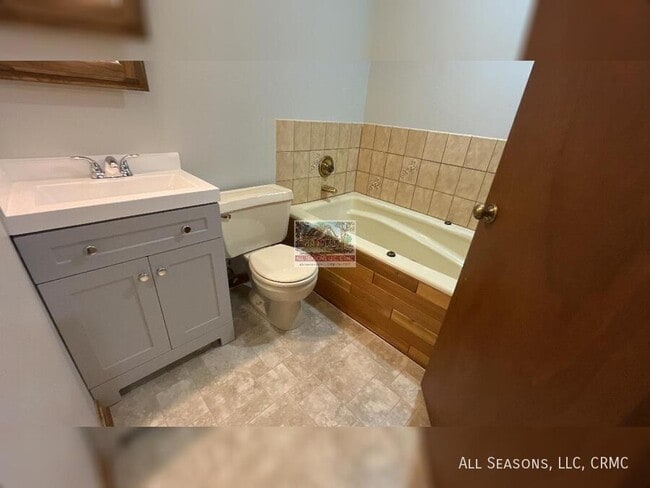 Building Photo - 8525 Pepperridge Dr