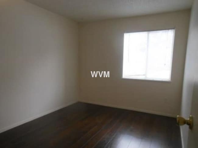 Building Photo - Knollwood Condos near Mississippi and Chambers