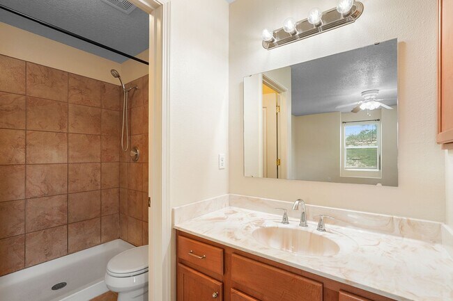 Building Photo - 270 Littler Dr SE
