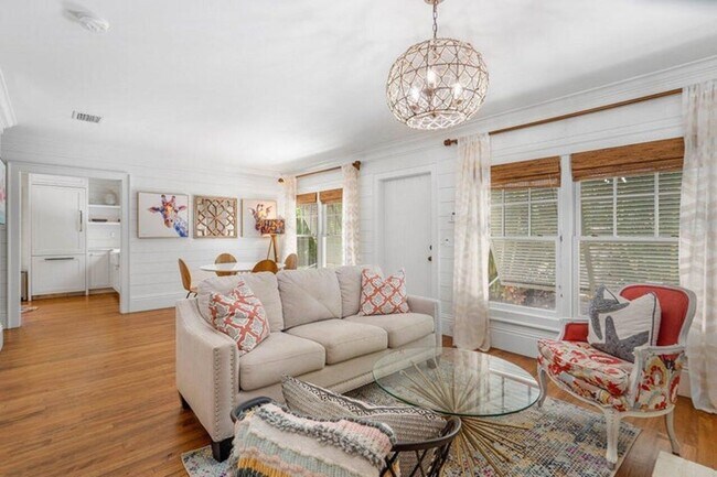 Building Photo - 918 NE 5th St