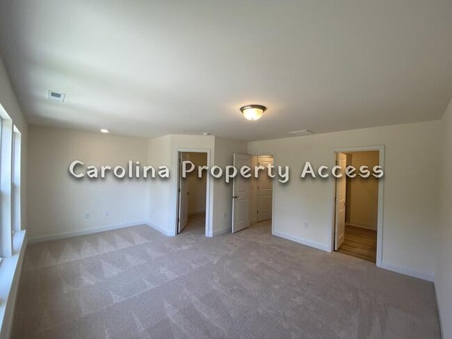 Building Photo - 130 Channel Drop Dr
