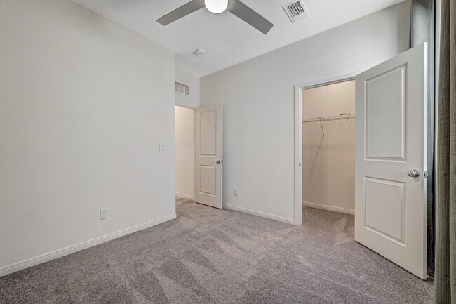 Building Photo - AMAZING 2 Story, 5 Bedroom Home in Gated community!