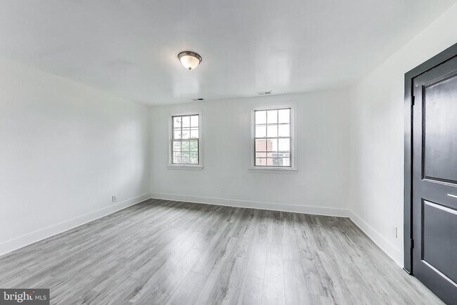 Building Photo - 3918 10th St NE