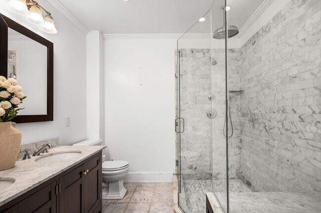 Building Photo - 49 W 16th St