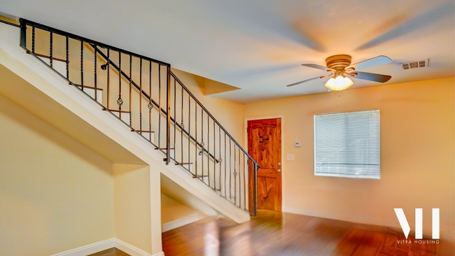 Building Photo - 1227 W 37th Pl