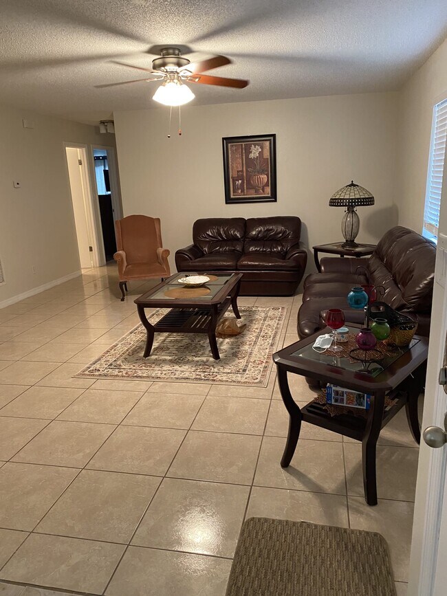 Building Photo - 7350 Oak Meadows Cir