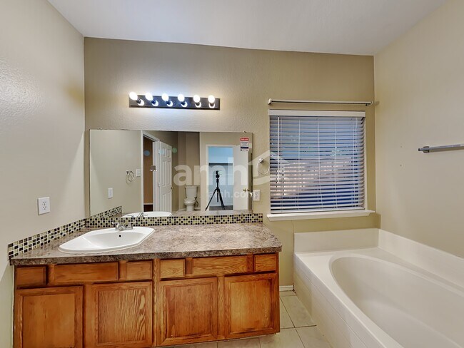 Building Photo - 3841 Chimney Rock Dr