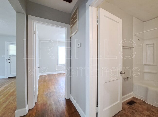 Building Photo - 401 N 42nd St