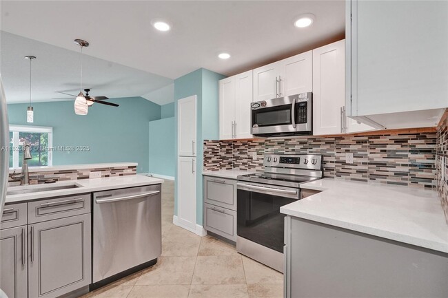 Building Photo - 8820 Woodside Ct