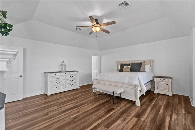 Building Photo - 933 Bonita Dr