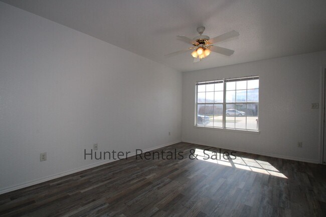 Building Photo - Ready for Move-In