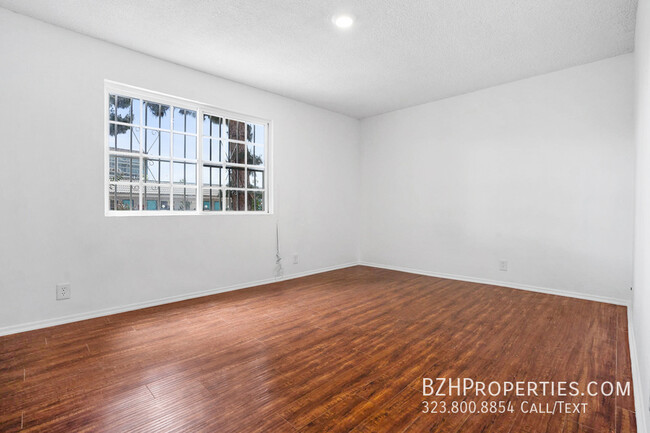 Building Photo - Beautiful 2 Bedroom in Prime Hollywood