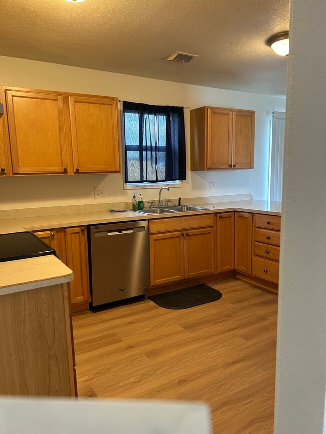 Building Photo - 918 Knapp St