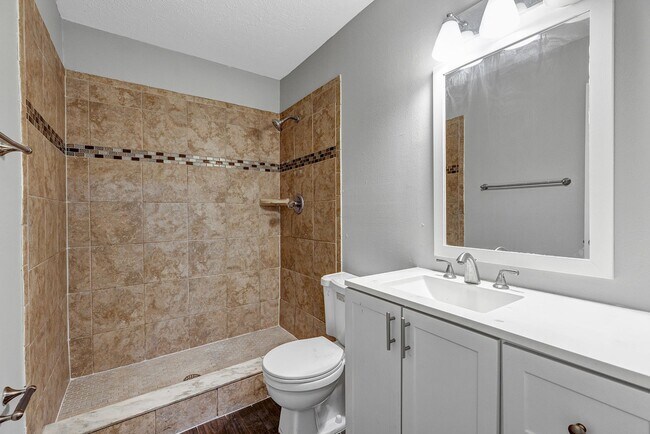 Building Photo - Spacious 3BR/2BA Ocala Home with Modern Finishes,Fireplace Floor-to-Ceiling Sliding Glass Doors &...