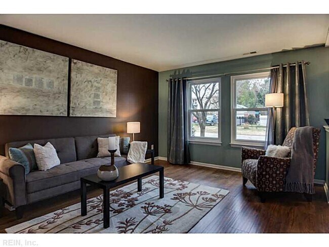 Building Photo - 3 Bed 2.5 Bath Townhouse for rent in Norfo...