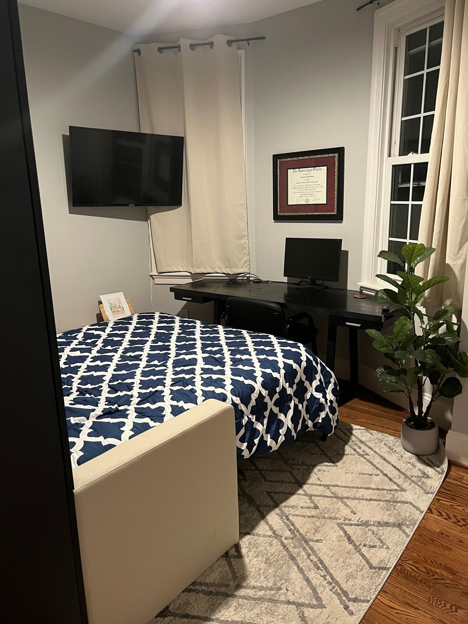 2nd floor middle bedroom - 17 U St NW