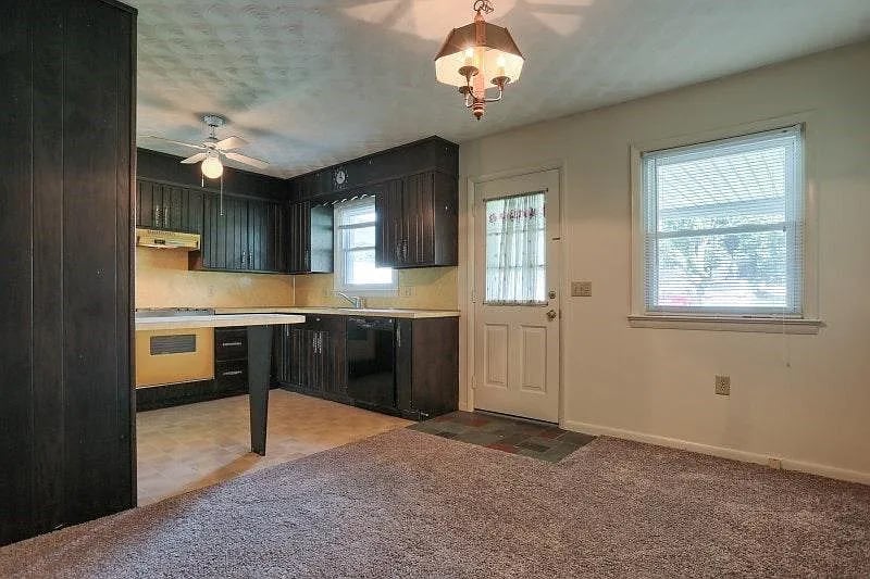 Building Photo - 451 W Main Ave