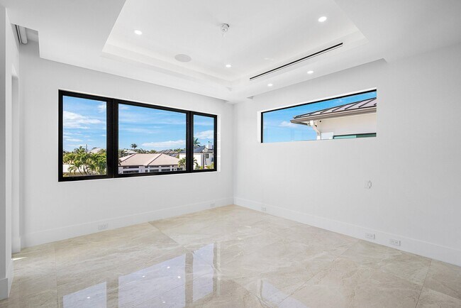 Building Photo - 2650 NE 48th Ct