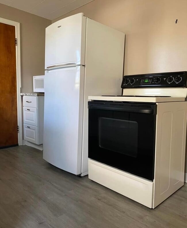 Building Photo - 31 Savona St